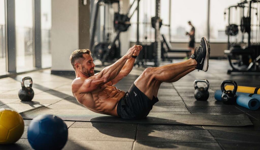 Trenuję klientów od prawie 20 lat — oto mój ulubiony 10-minutowy trening brzucha na 360°