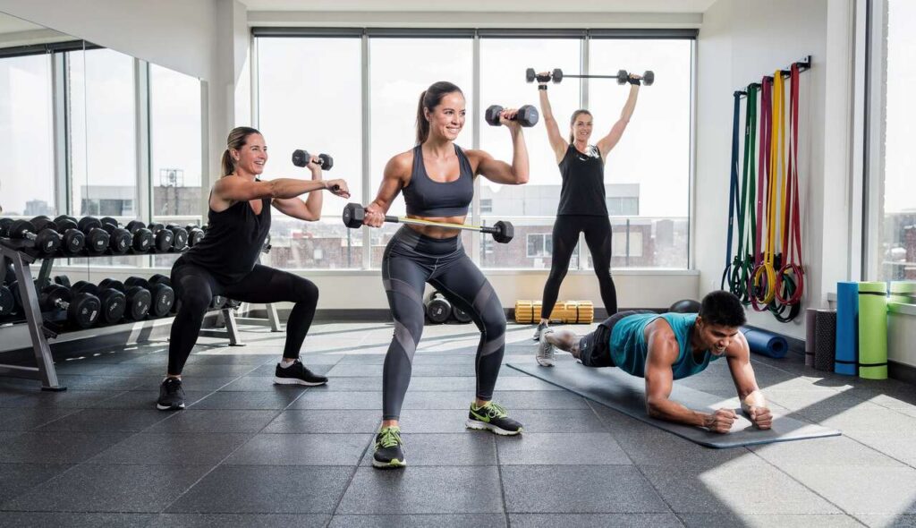 Trener personalny podpowiada: te 5 ćwiczeń jest idealnych na początek przygody z treningiem
