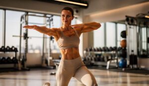 Tłuszcz na brzuchu: coach pokazuje ruch, którego nie znajdziesz w internecie